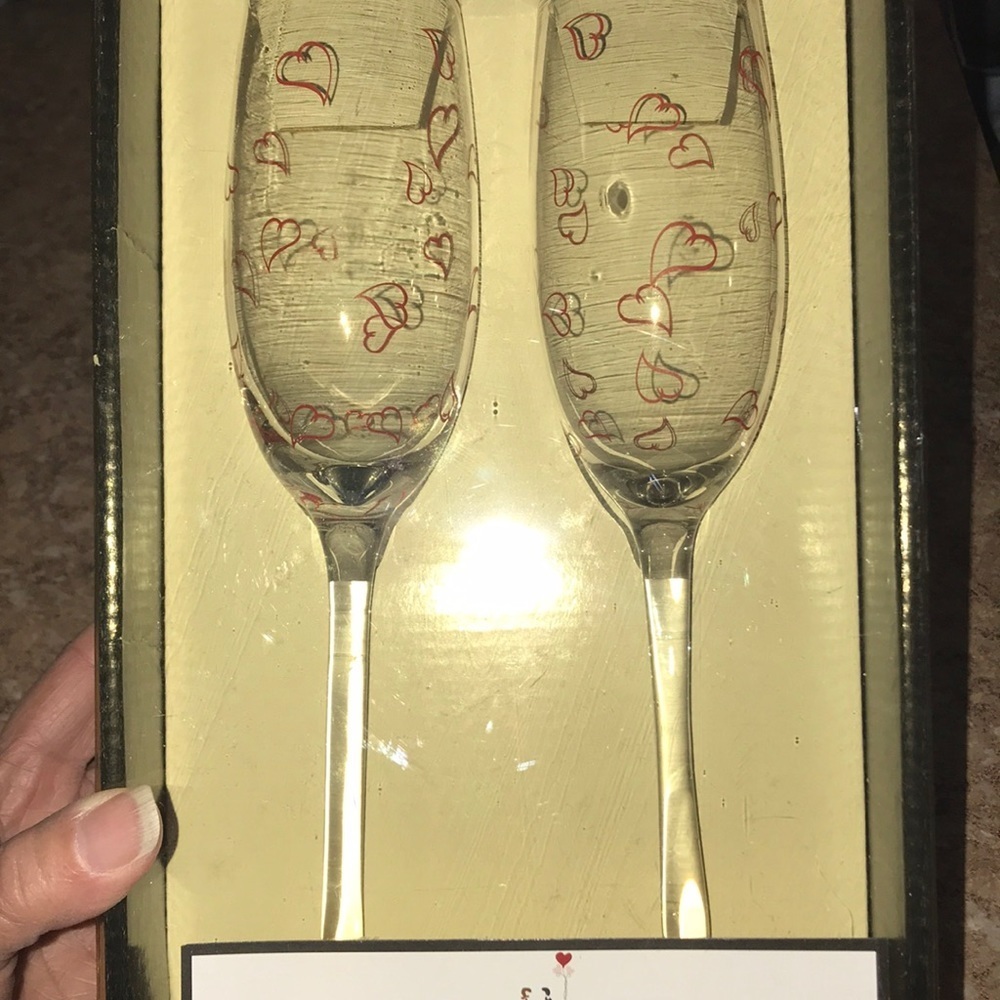 NIB Set of 2 Champagne ❤️ Flutes